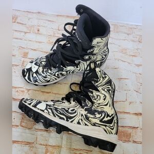Under Armour Size 1 Kids Cleats